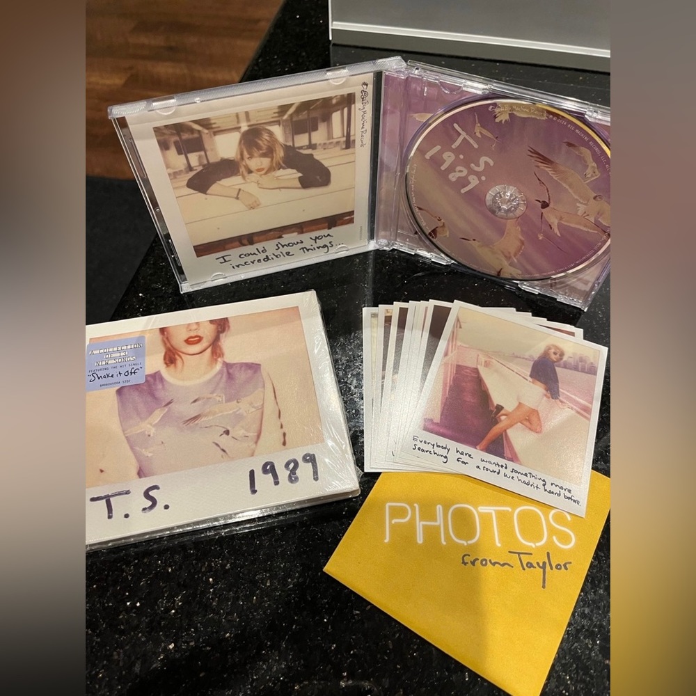 Taylor Swift 1989 with Polaroids 53-65 53 65 Original 2014